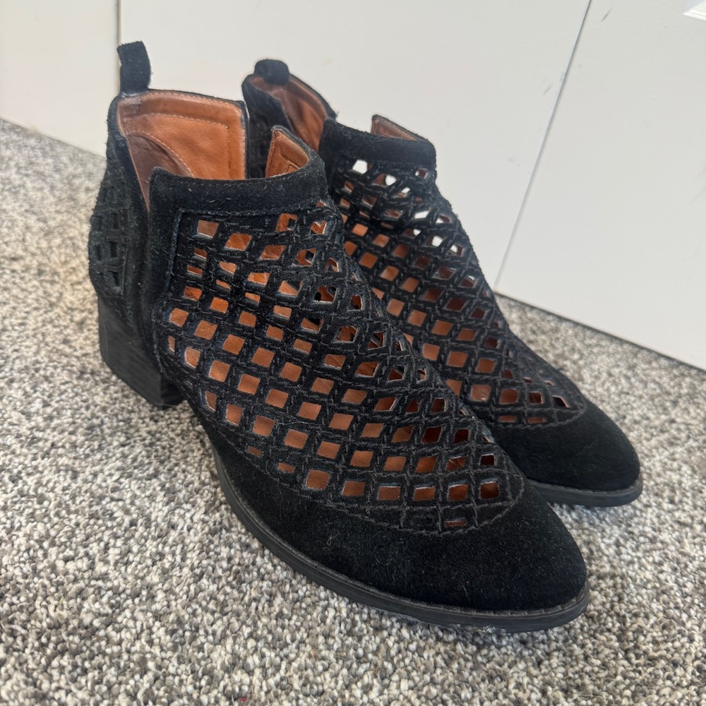 Jeffrey Campbell Black Suede Leather Taggart Bootie Open Weave Lattice 7.5